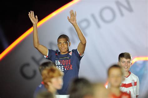 Kylian Mbappé und seine angebliche Transgender